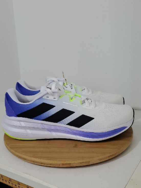 Athletic_Shoes